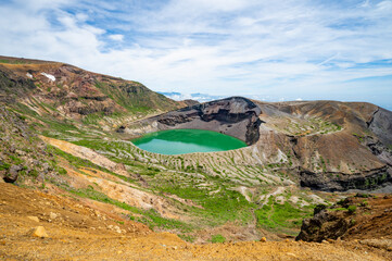 蔵王連峰から見下ろすお釜