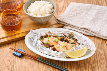 鮭のホイル焼き｜えのき・しめじを使った家庭料理