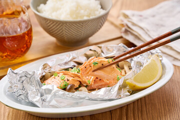 鮭のホイル焼き｜えのき・しめじを使った家庭料理
