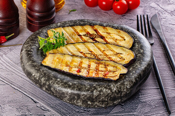Hot grilled eggplant slices snack