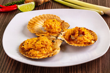 Luxury baked scallops with cheese