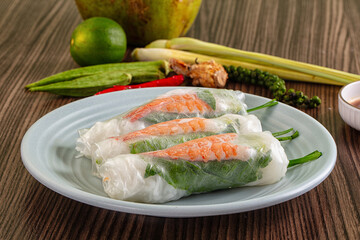 Vietnamese spring roll with prawn
