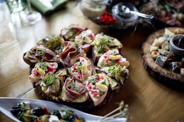 grilled chicken breast with vegetables and herbs
