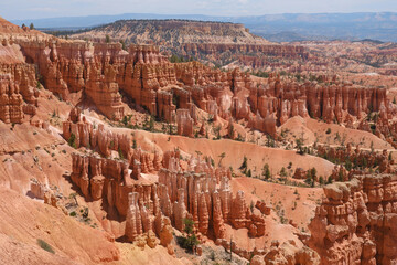 Hoodoos and red sandstone cliffs in Bryce Canyon National Park, Utah. The dramatic desert formations highlight the unique geology and scenic landscapes of the American Southwest.