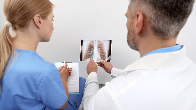 Council of two pulmonology medical professionals regarding the treatment of patient with lung cancer. Oncology department - Powered by Adobe