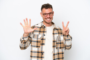 Naklejka premium Young caucasian handsome man isolated on white background counting seven with fingers