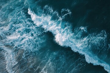 Fototapeta premium Aerial view of a large body of water with waves on the shore