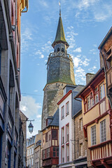 La tour de l'horloge de Dinan datant du XVème siècle d'une hauteur de 45 mètres. Côtes d’Armor. Bretagne	