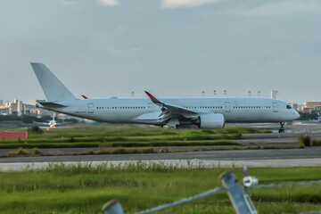 茜色の福岡空港