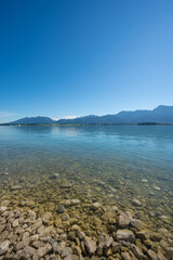 Der Forggensee an einem wolkenlosen Tag