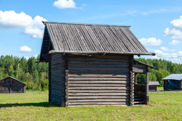 Obraz premium Old Wooden House in Rural Area