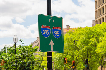 A green highway sign directs traffic toward Interstate 395 and Interstate 95.