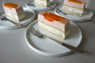 블러드오렌지가 얹어진 무스케이크