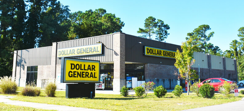 Dollar General Store in Wilmington, North Carolina, USA