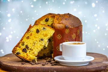 The most traditional Italian artisanal panettone made with natural fermentation.Coffee