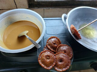 Cucur is a traditional Indonesian cake made from flour and palm sugar dough, then fried. It has a soft and crunchy texture and is perfect for breakfast with hot coffee.