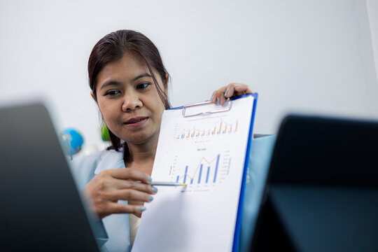 Businesswoman presenting data analysis report and sales graph in online meeting