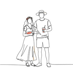 Obraz premium Young couple holding drinks during summer festival celebration 