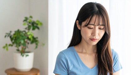 疲れ、落ち込み、悩む女性のイメージカット