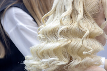 Luxurious Blonde Hair Styled in Large, Retro Hollywood Waves