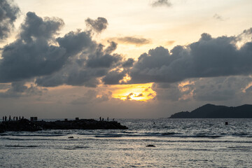 Fototapeta premium Sunset view from La Digue with silhouette of Praslin Island