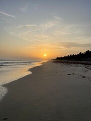 Couché de soleil sur les plages d'Assinie