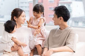 親娘　4人家族