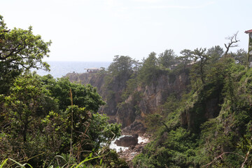 春の佐渡島。尖閣湾の風景。尖閣湾遊歩道より。