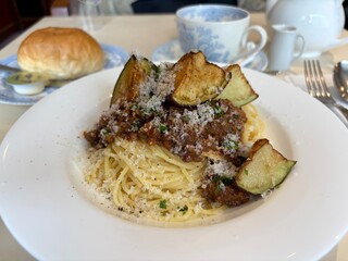 ランチタイムのパスタ料理