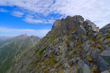北アルプス、槍ヶ岳と奥壁バンド付近の岩稜