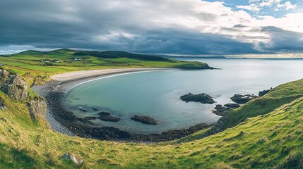 Obraz premium Panoramic coastal view of rerwick beach with scenic cliffs and rugged scottish landscape, united kingdom