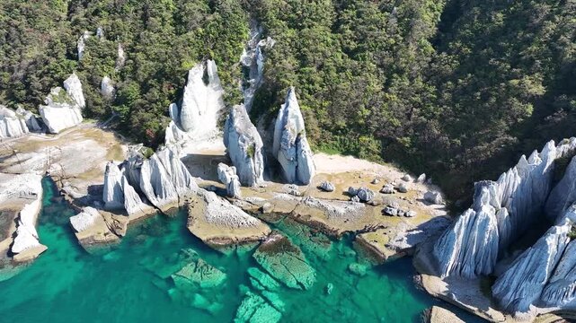 仏ヶ浦の奇岩を空撮