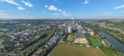 Ausblick auf das spätsommerliche Maintal bei Frickenhausen, Blick Main-abwärts auf Ochsenfurt