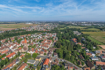 Obraz premium Die mittelfränkische Gemeinde Burgfarrnbach, Stadtteil von Fürth aus der Vogelperspektive