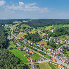 Ausblick auf die Gemeinde Obererlbach im Spalter H&uuml;gelland in Mittelfranken