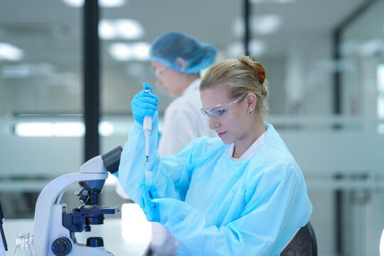 In a bio manufacturing facility, scientists develop a personalized mRNA vaccine, using a digital tablet to guide the precise formulation for a next generation gene therapy treatment.