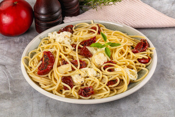 Italian spaghetti with stracciatella and tomato