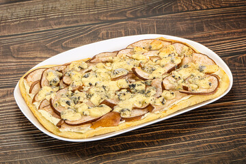 Roman pizza with pear and gorgonzola
