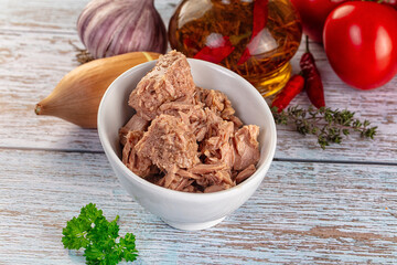 Canned tuna fish in olive oil