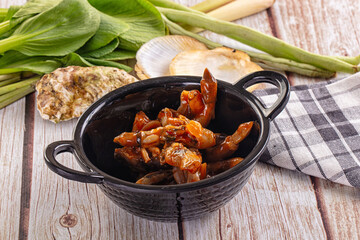 Razor shell mollusk with sauce