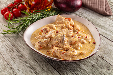 Roasted chicken fillet with cream sauce