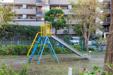 小さな公園の滑り台