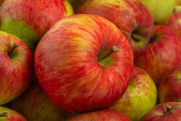 red apples background