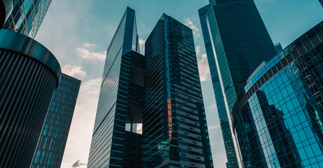 Naklejka premium mirrored windows of the facade of an office building