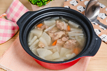 牛すじ肉のクリアスープ