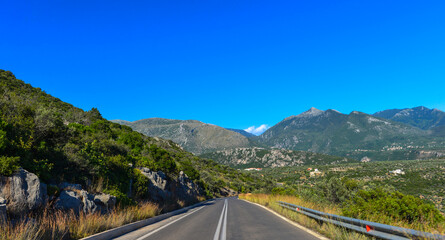 Naklejka premium Provinzstraße vor Kardamyli, Peleppones- Griechenland