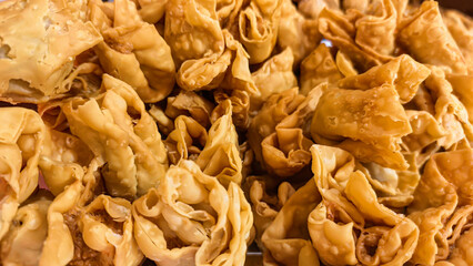 Crispy Wonton Delights A Delicious Snack Close-Up