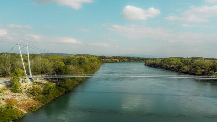 balade en v&eacute;lo paysages lac et pont provence france