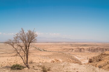 Fototapeta premium Desert landscape with rugged mountain terrain