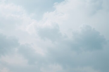 Obraz premium A peaceful and soothing snapshot of an overcast sky, featuring gentle, scattered light and a serene mood. Ideal for expressing tranquility, reflection, or a calm pause.